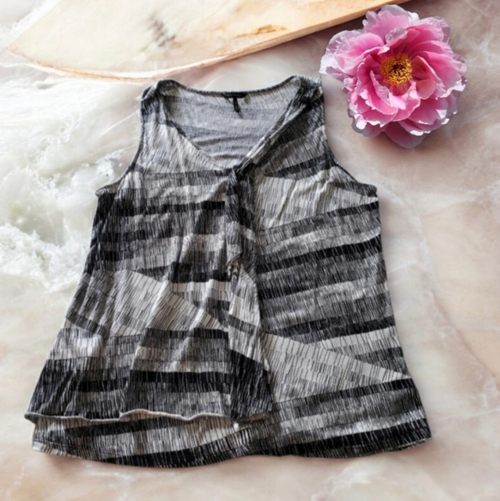 Daisy Fuentes White & Black Sleeveless Shirt SZ XL